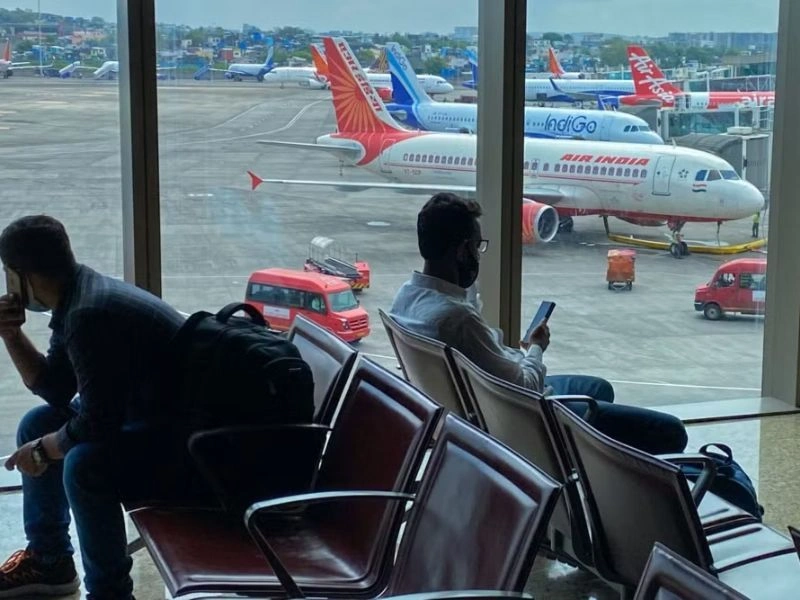 فرودگاه بمبئی یکی از اصلی&zwnj;ترین نقاط ورود گردشگران به هند شناخته می&zwnj;شود.